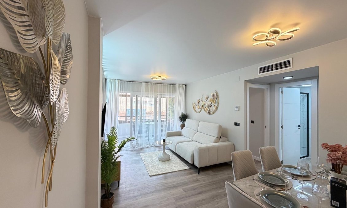 Revânzare - Apartament -
Torrevieja - Estacion De Autobuses