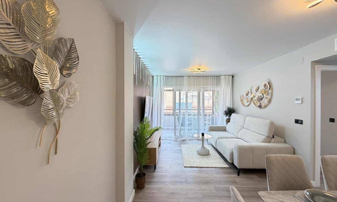 Revânzare - Apartament -
Torrevieja - Estacion De Autobuses