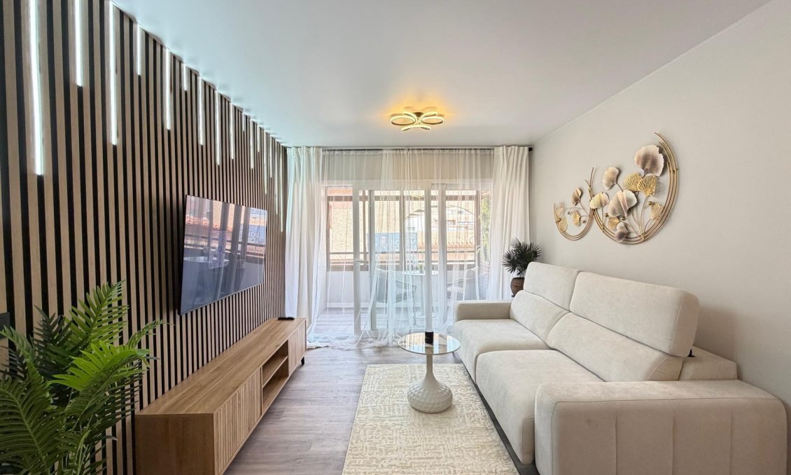 Revânzare - Apartament -
Torrevieja - Estacion De Autobuses