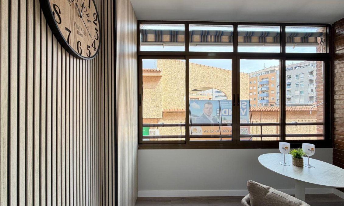 Revânzare - Apartament -
Torrevieja - Estacion De Autobuses