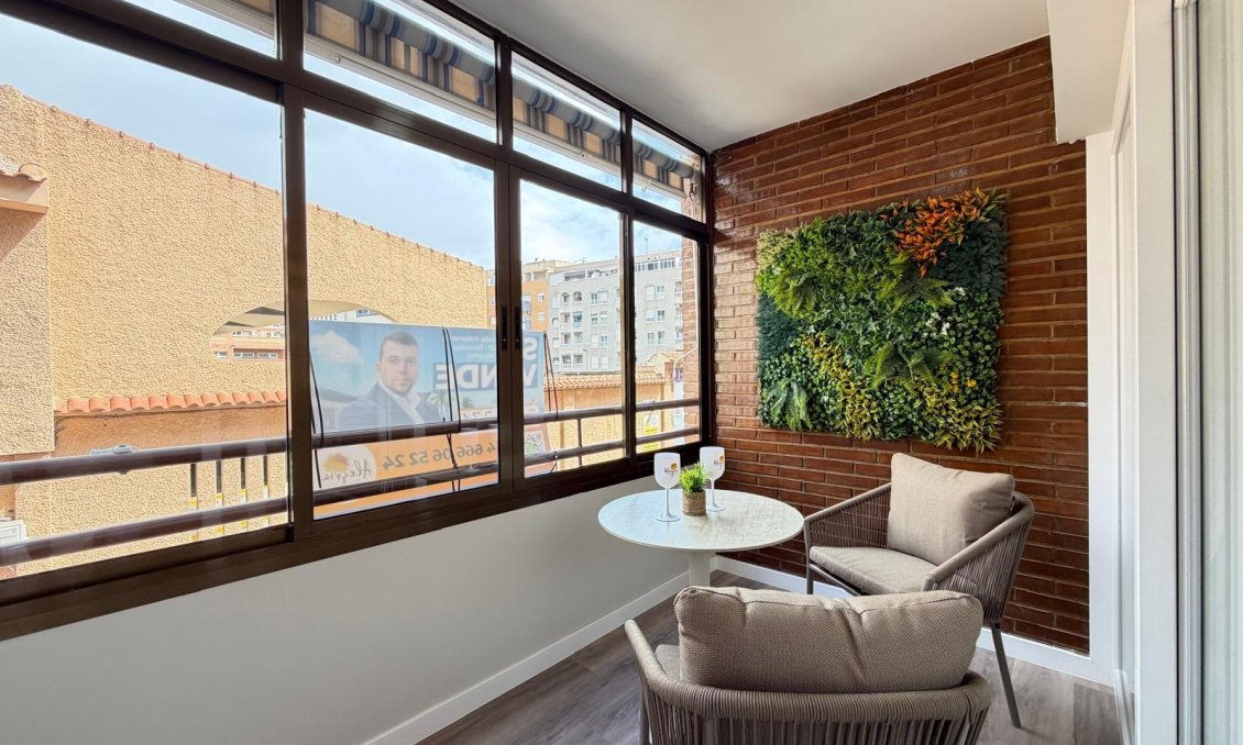Revânzare - Apartament -
Torrevieja - Estacion De Autobuses