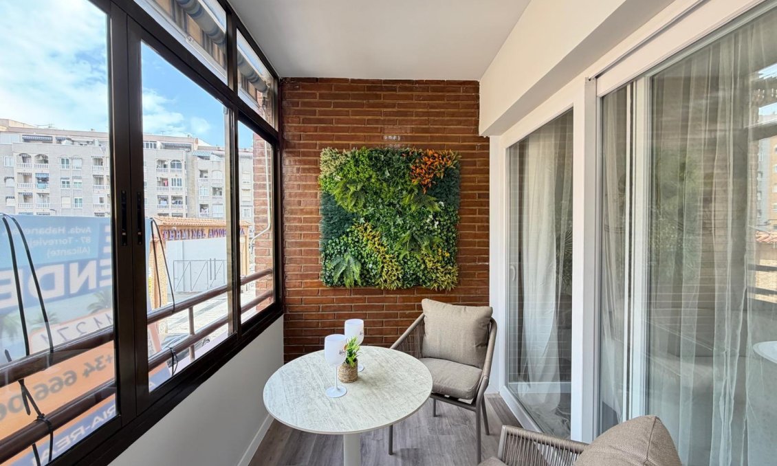 Revânzare - Apartament -
Torrevieja - Estacion De Autobuses