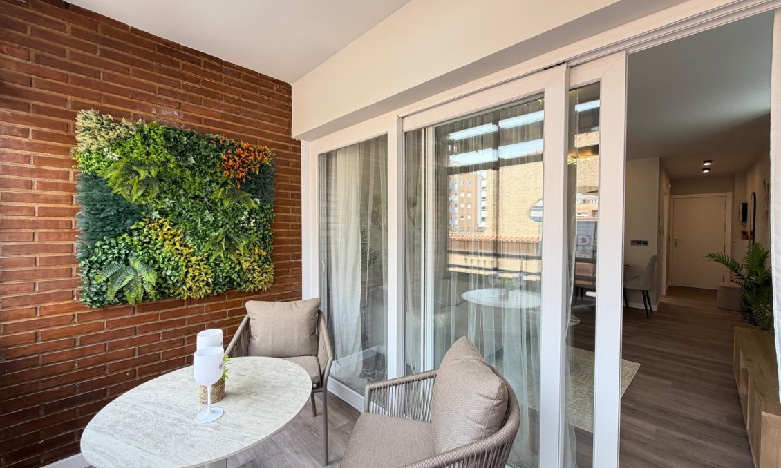Revânzare - Apartament -
Torrevieja - Estacion De Autobuses