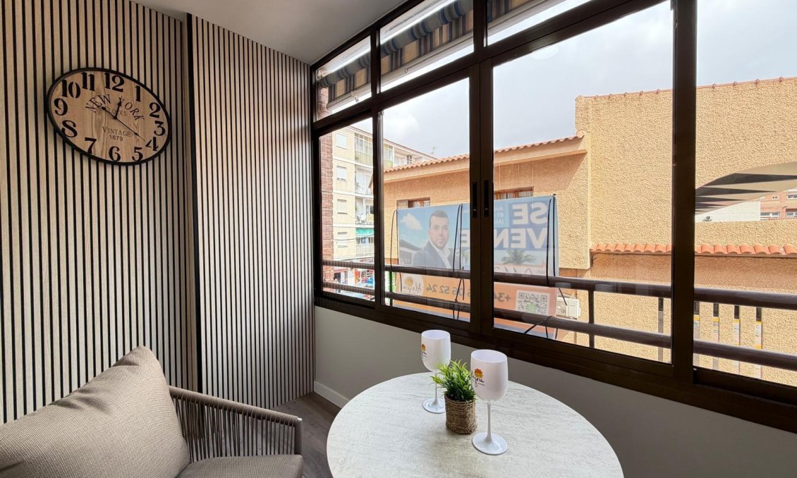 Revânzare - Apartament -
Torrevieja - Estacion De Autobuses