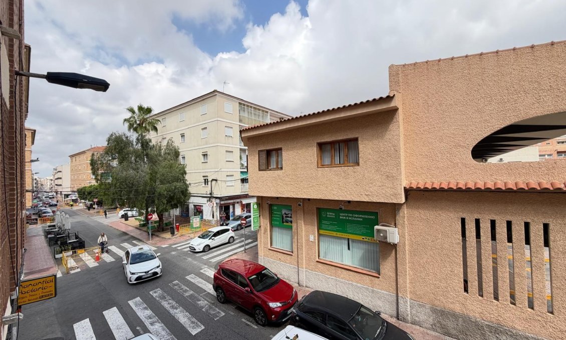 Revânzare - Apartament -
Torrevieja - Estacion De Autobuses