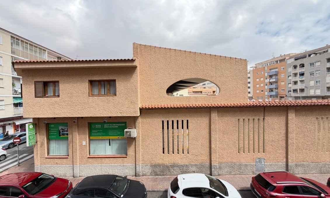 Revânzare - Apartament -
Torrevieja - Estacion De Autobuses