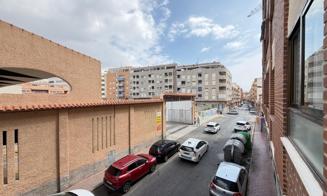 Revânzare - Apartament -
Torrevieja - Estacion De Autobuses