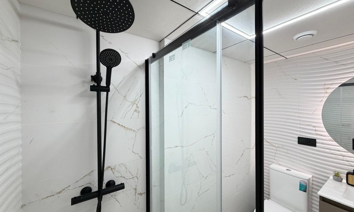 Revânzare - Apartament -
Torrevieja - Estacion De Autobuses