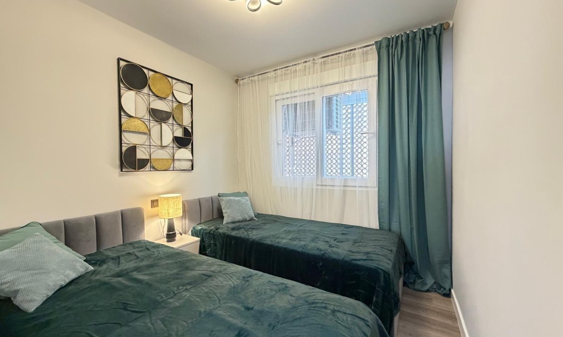 Revânzare - Apartament -
Torrevieja - Estacion De Autobuses