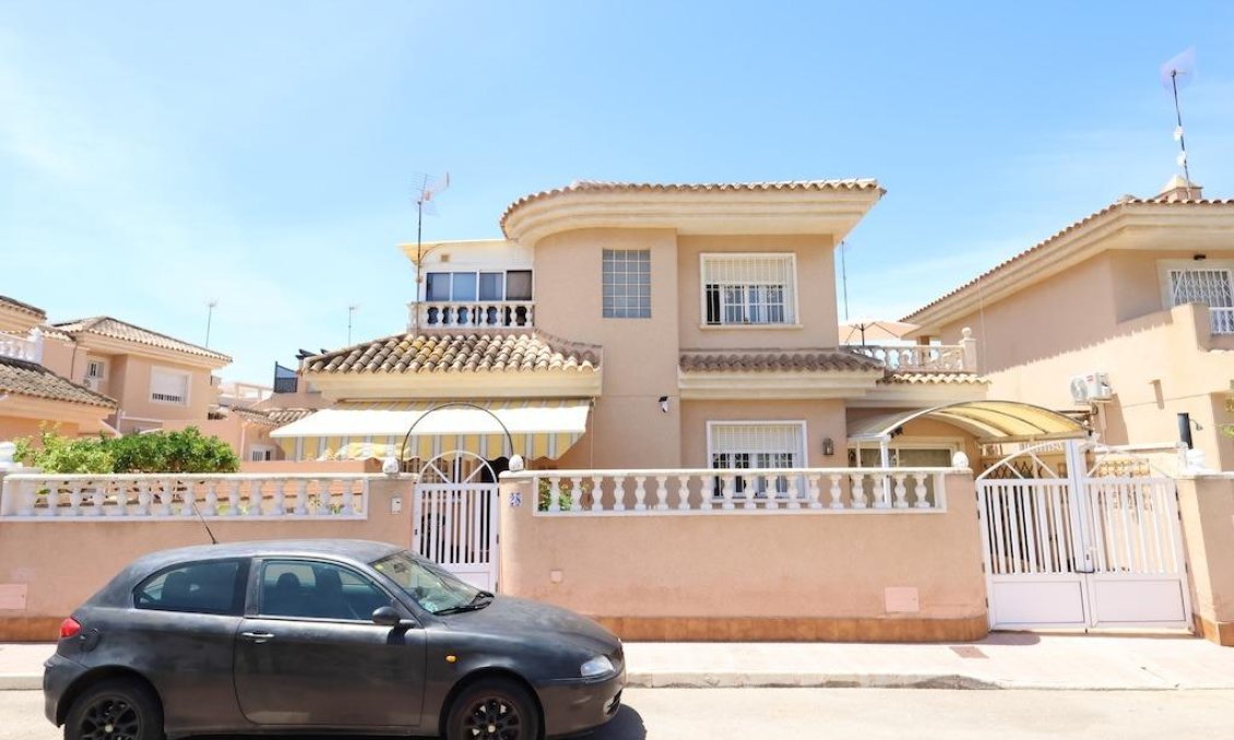 Wiederverkauf - Villa -
Torrevieja - Costa Blanca