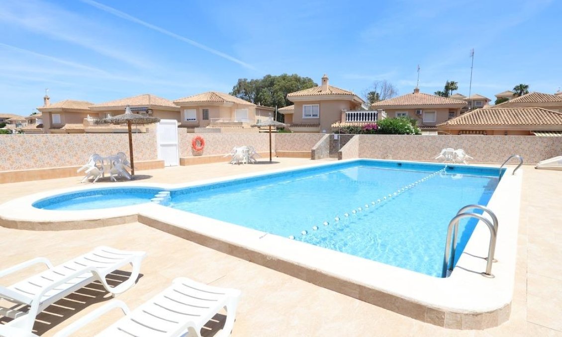 Wiederverkauf - Villa -
Torrevieja - Costa Blanca
