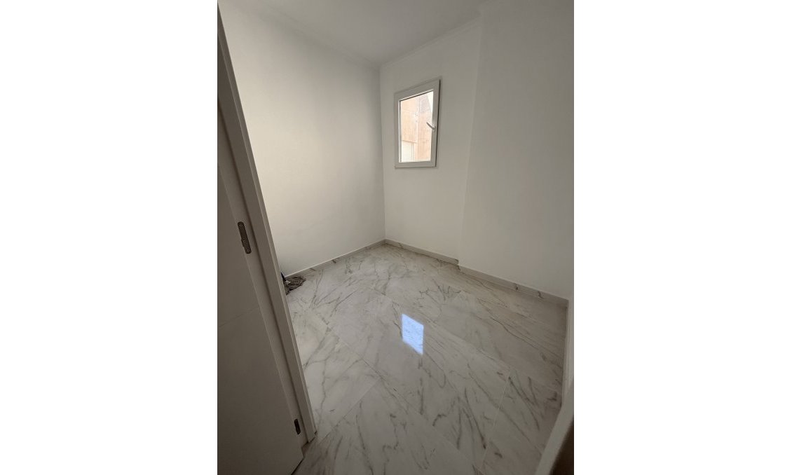 Resale - Apartment -
Torrevieja - Costa Blanca