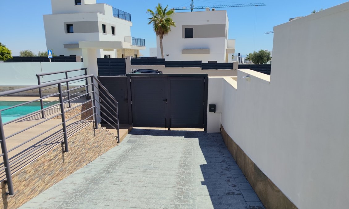 Használt Ingatlanok - Villa -
San Miguel de Salinas - Inland