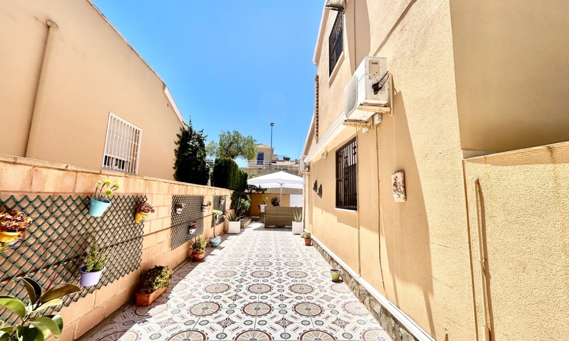 Wiederverkauf - Villa -
Los Balcones - Costa Blanca
