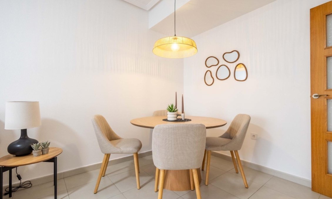 Segunda mano - Apartamento -
Torrevieja - Las Calas