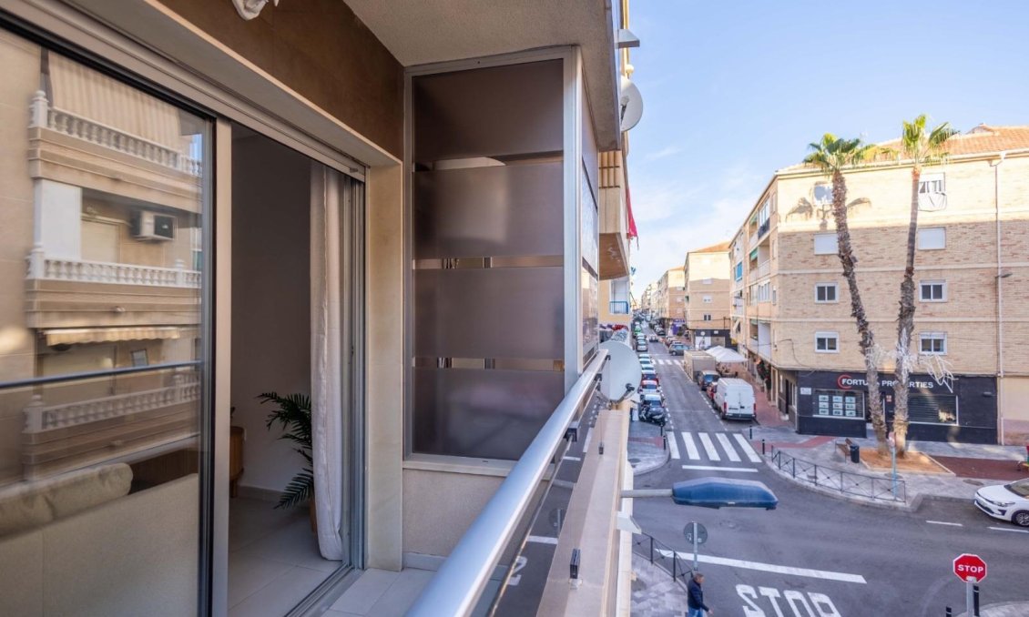 Segunda mano - Apartamento -
Torrevieja - Las Calas