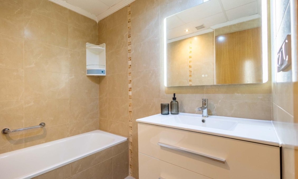 Segunda mano - Apartamento -
Torrevieja - Las Calas