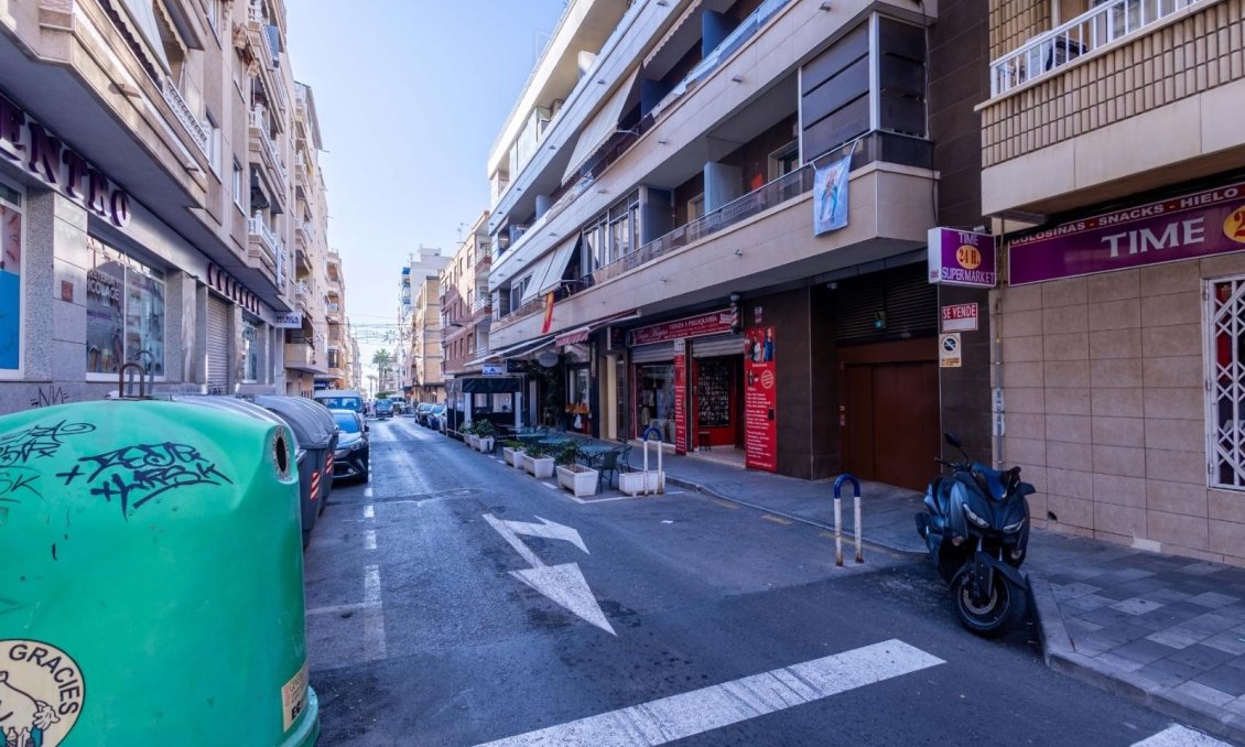 Segunda mano - Apartamento -
Torrevieja - Las Calas