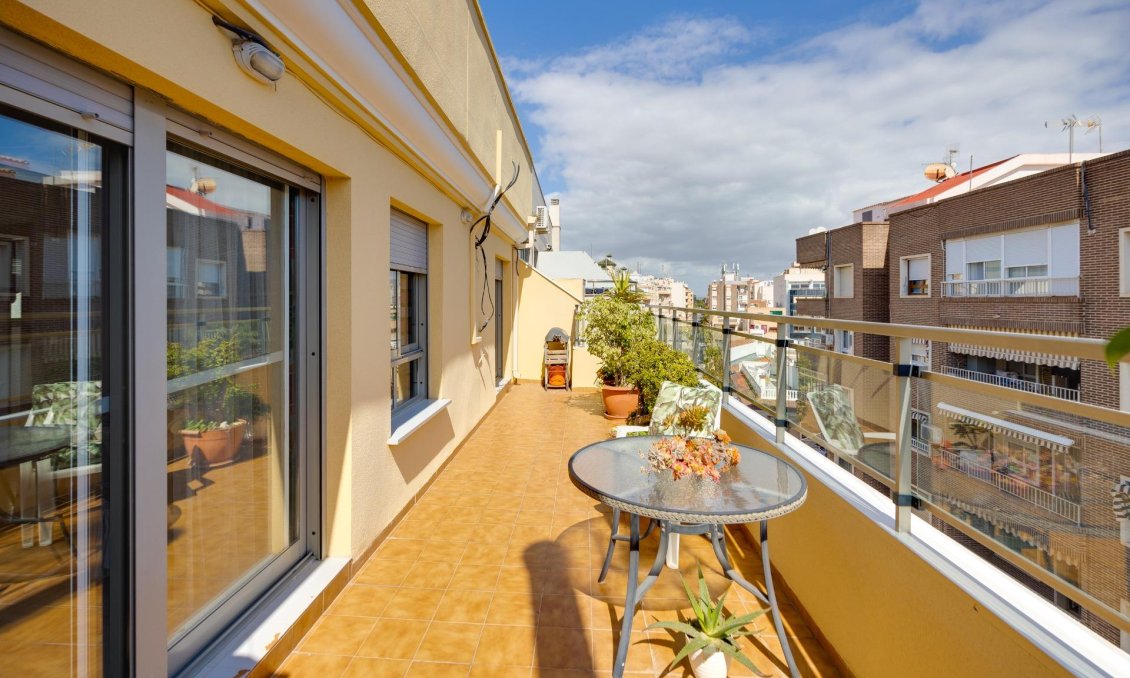 Revânzare - Mansardă -
Torrevieja - Centro