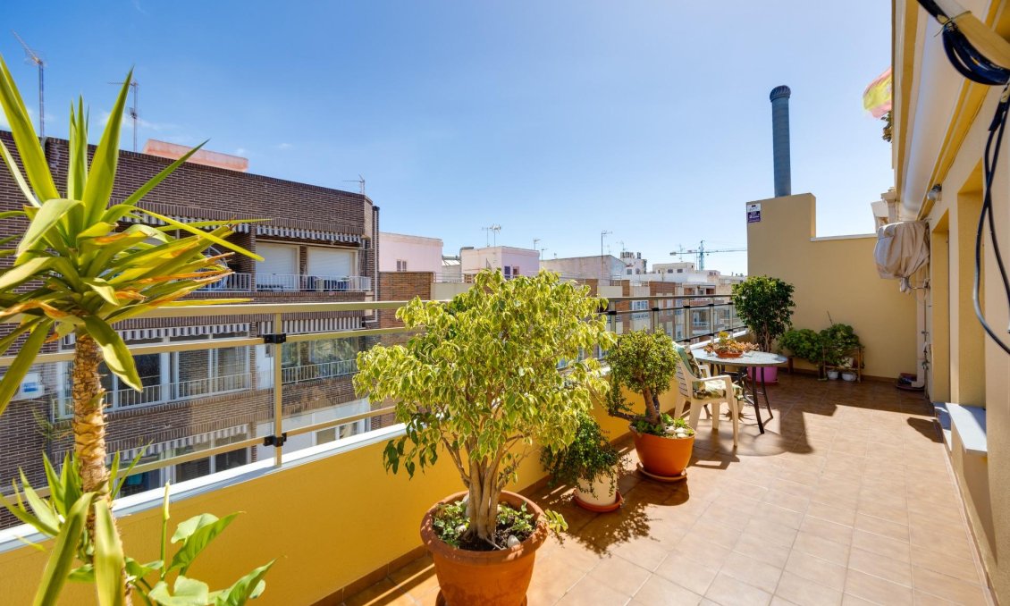 Revânzare - Mansardă -
Torrevieja - Centro