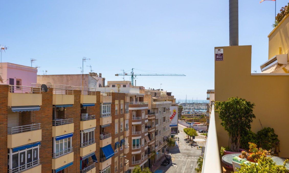 Revânzare - Mansardă -
Torrevieja - Centro