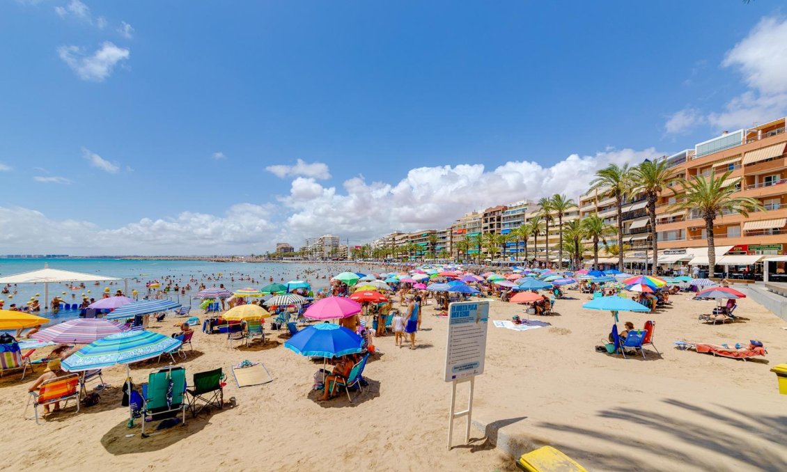 Revânzare - Mansardă -
Torrevieja - Centro