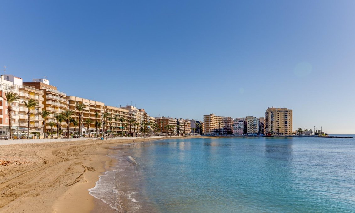 Revânzare - Mansardă -
Torrevieja - Centro