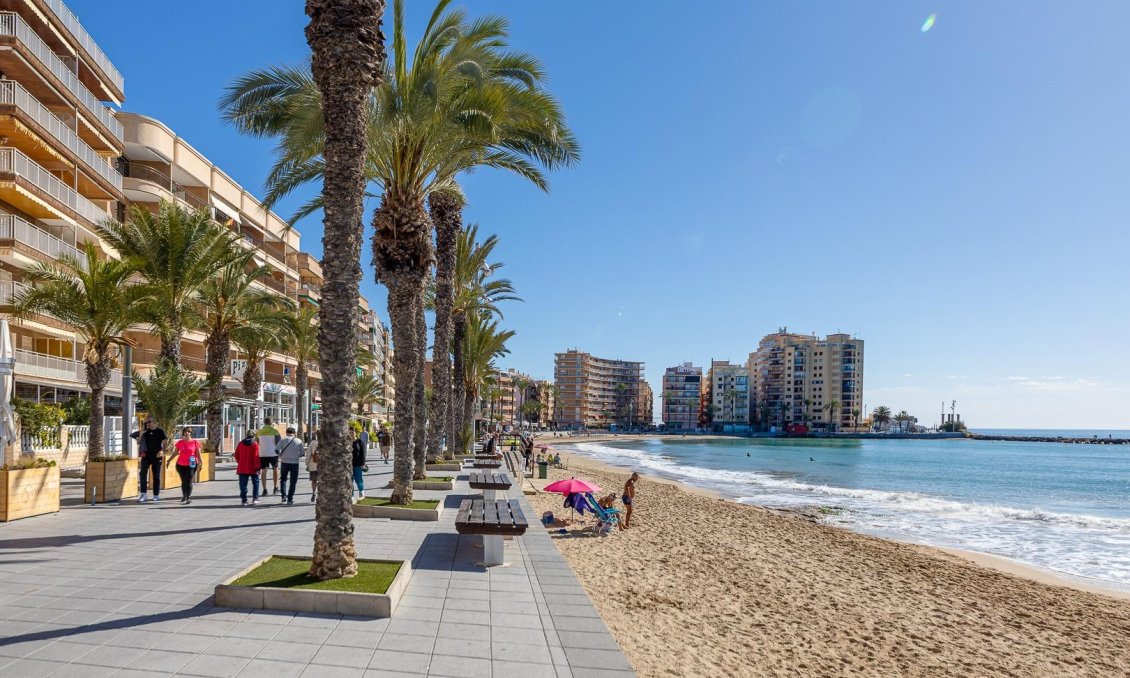 Revânzare - Mansardă -
Torrevieja - Centro