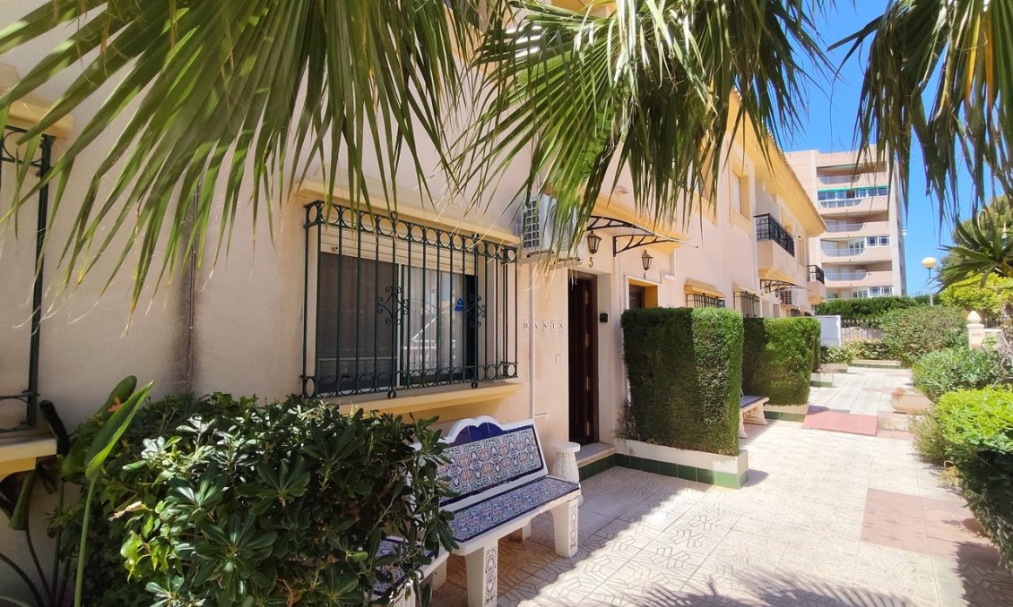 Revânzare - Casă înșiruită -
La Zenia - Costa Blanca