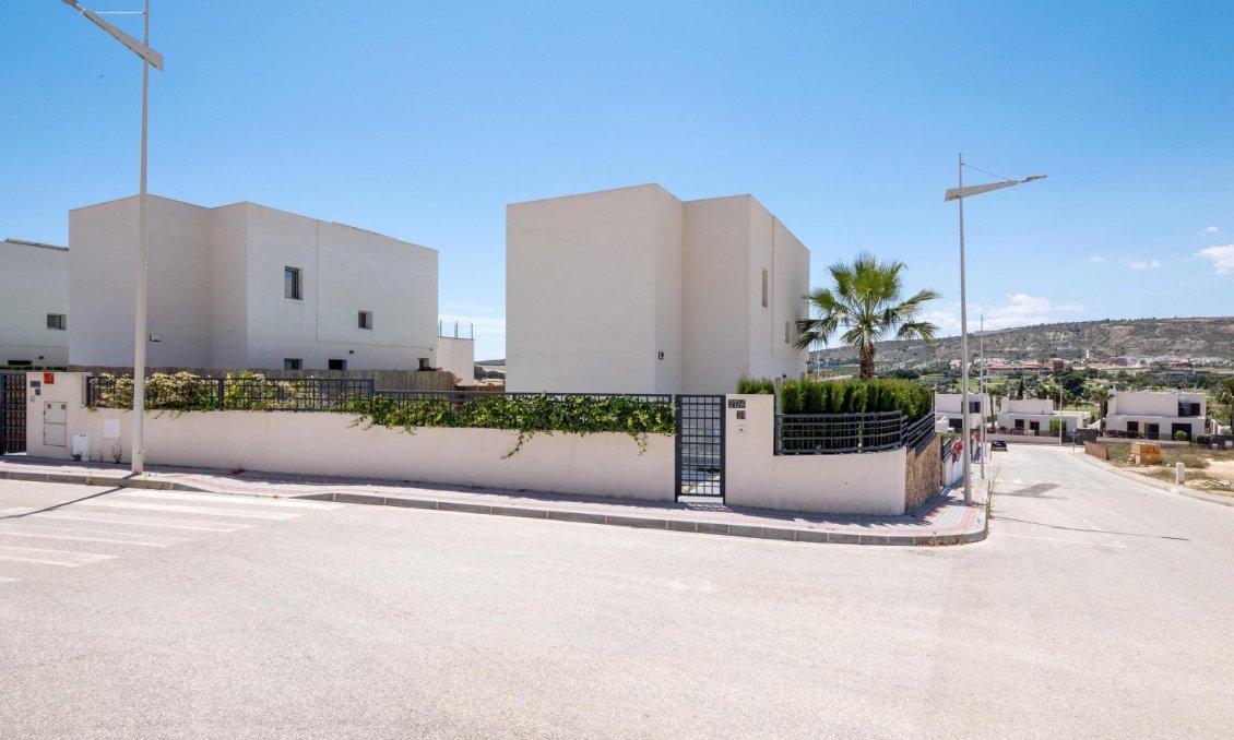 Obra nueva - Villa -
Algorfa - La Finca Golf