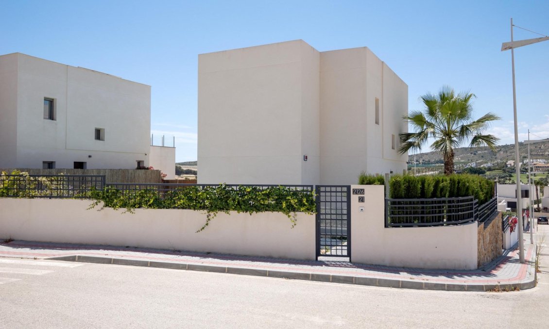 Obra nueva - Villa -
Algorfa - La Finca Golf