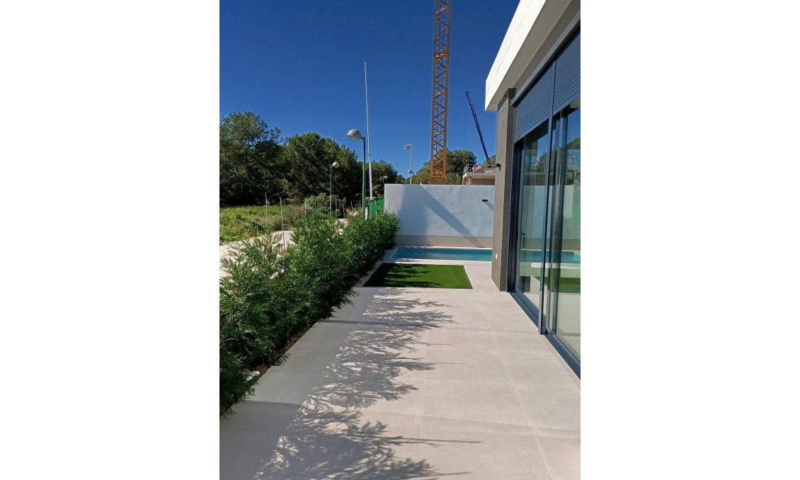 Obra nueva - Villa -
Pilar de la Horadada - Roda Golf