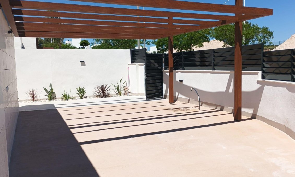 Obra nueva - Villa -
Pilar de la Horadada - Roda Golf