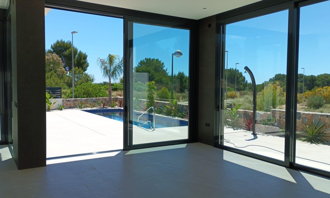 Obra nueva - Villa -
Pilar de la Horadada - Roda Golf