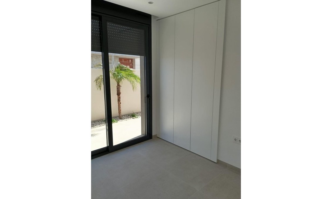 Obra nueva - Villa -
Pilar de la Horadada - Roda Golf