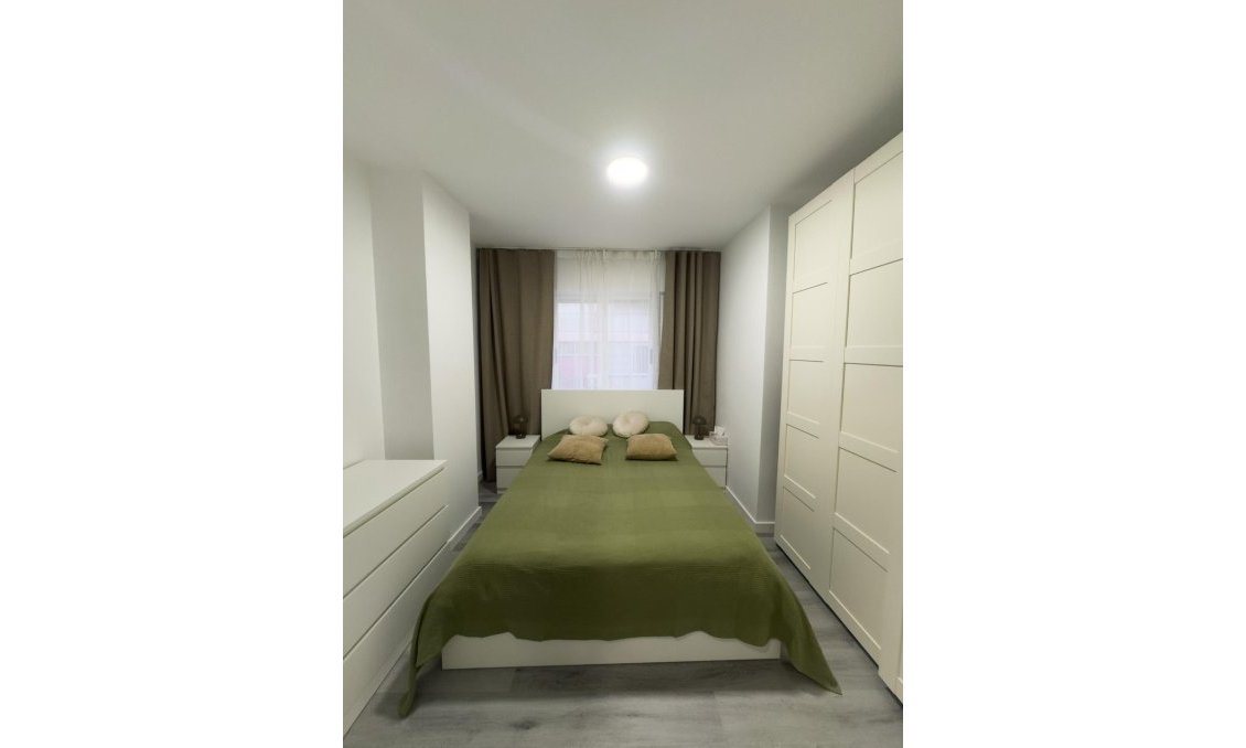 Revânzare - Apartament -
Torrevieja - Curva Del Palangre