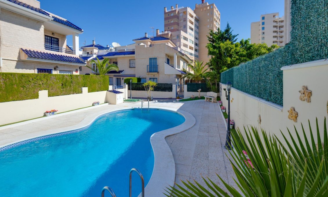 Használt Ingatlanok - Sorház -
Torrevieja - La Veleta