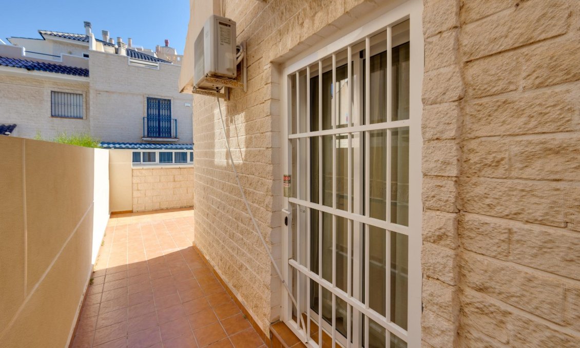 Használt Ingatlanok - Sorház -
Torrevieja - La Veleta