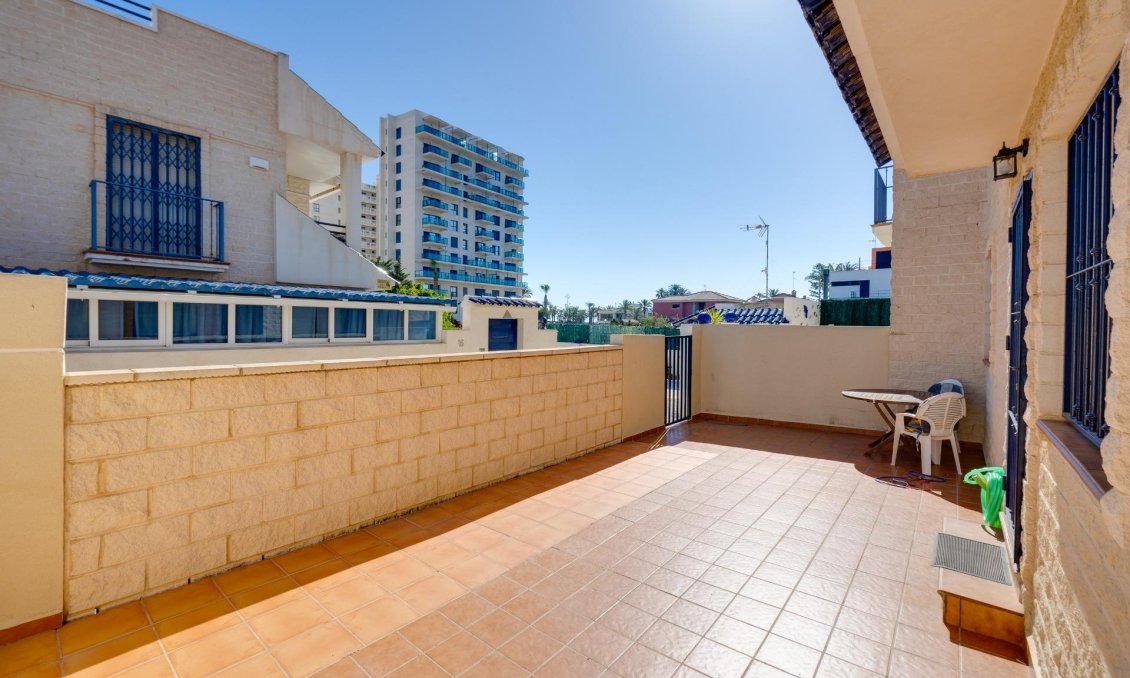 Használt Ingatlanok - Sorház -
Torrevieja - La Veleta
