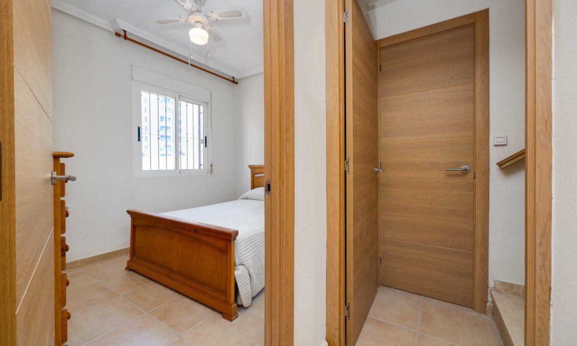 Használt Ingatlanok - Sorház -
Torrevieja - La Veleta