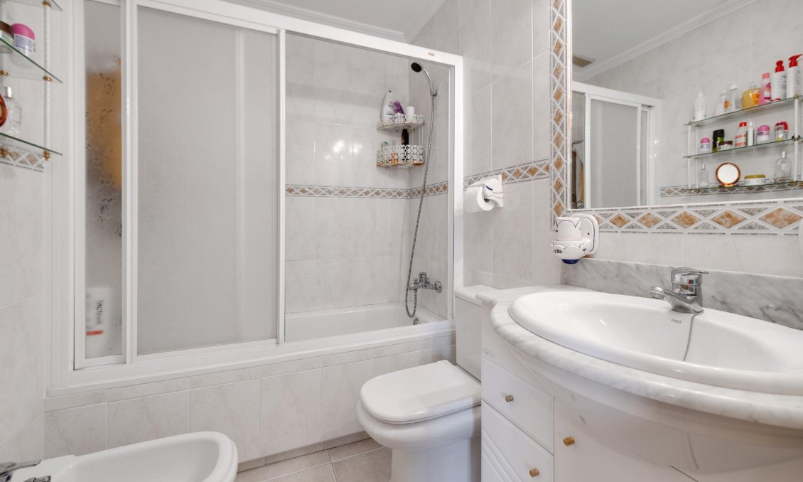 Használt Ingatlanok - Sorház -
Torrevieja - La Veleta
