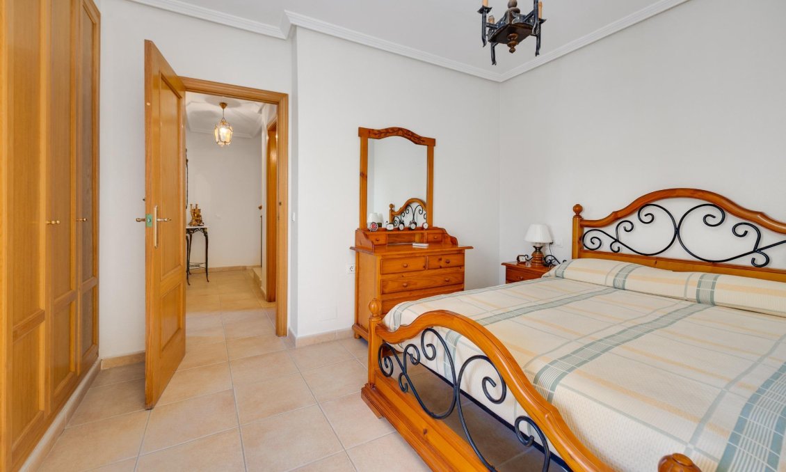 Használt Ingatlanok - Sorház -
Torrevieja - La Veleta