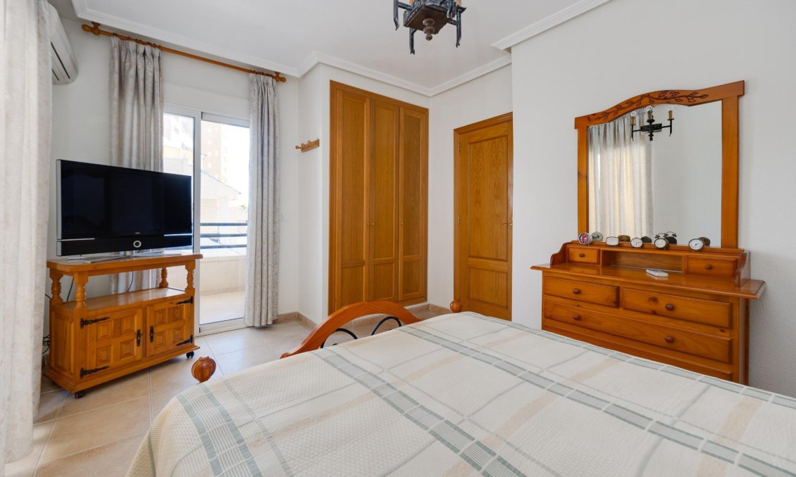 Használt Ingatlanok - Sorház -
Torrevieja - La Veleta