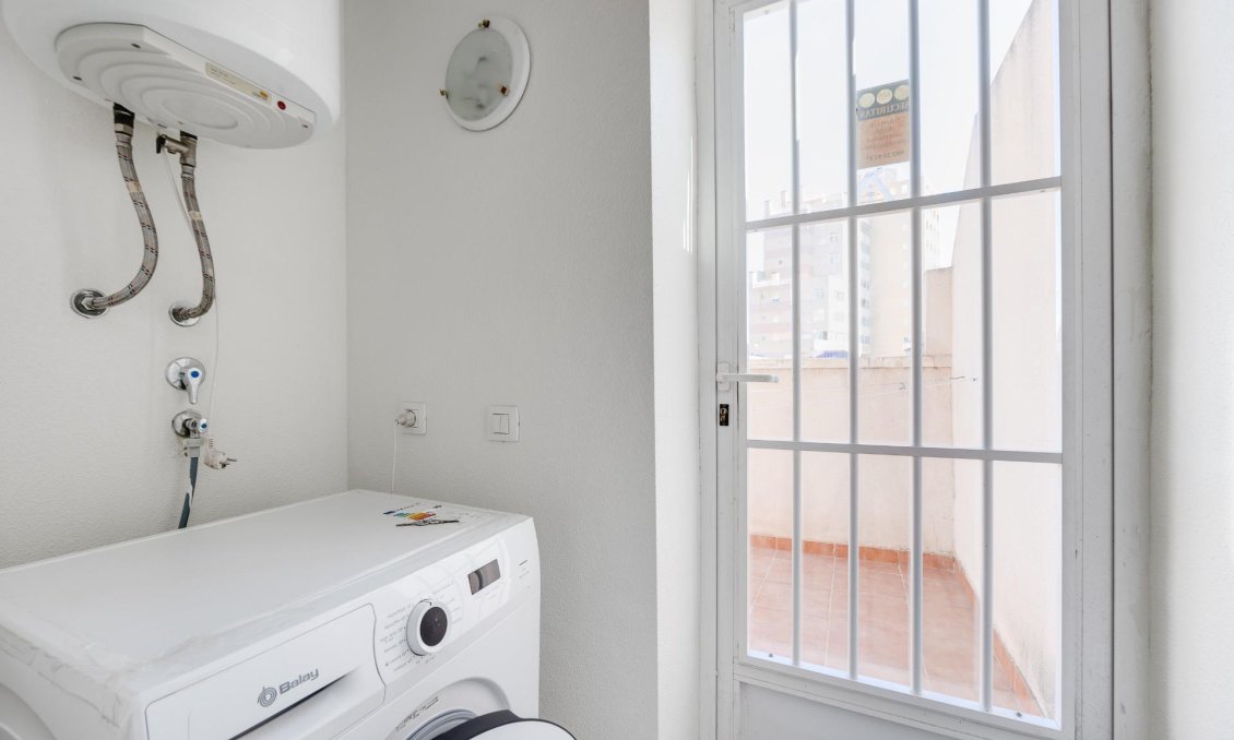 Használt Ingatlanok - Sorház -
Torrevieja - La Veleta
