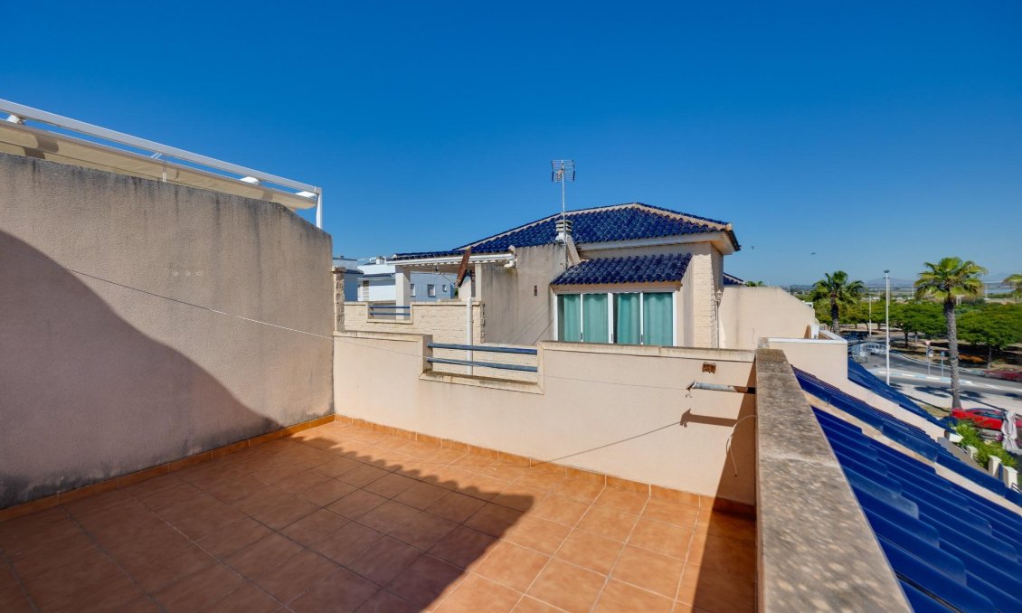 Használt Ingatlanok - Sorház -
Torrevieja - La Veleta