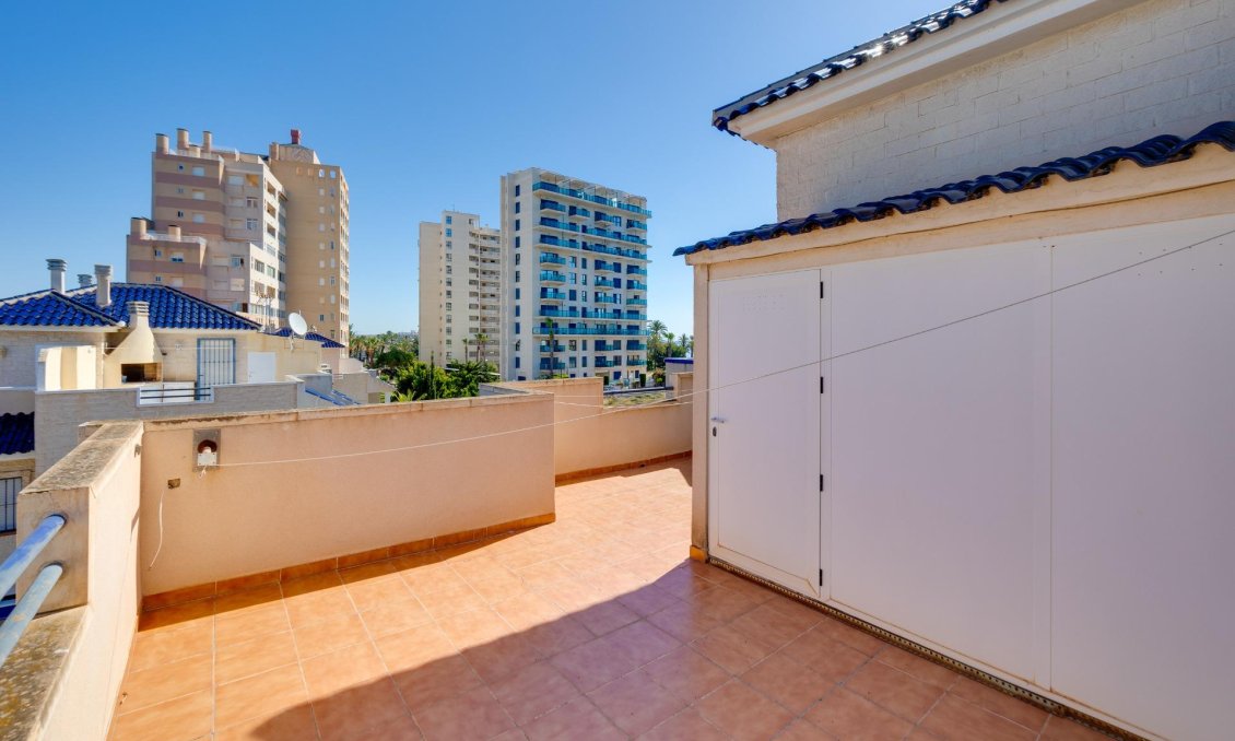 Használt Ingatlanok - Sorház -
Torrevieja - La Veleta