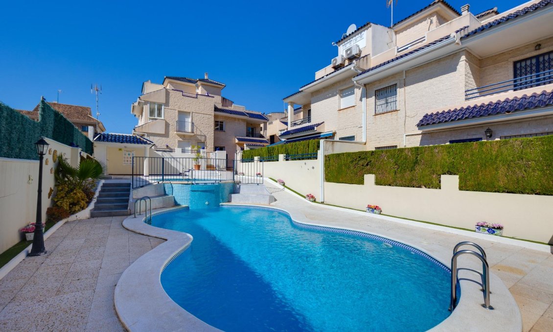 Használt Ingatlanok - Sorház -
Torrevieja - La Veleta