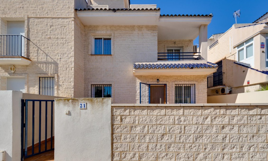 Használt Ingatlanok - Sorház -
Torrevieja - La Veleta