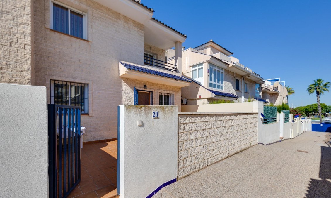 Használt Ingatlanok - Sorház -
Torrevieja - La Veleta