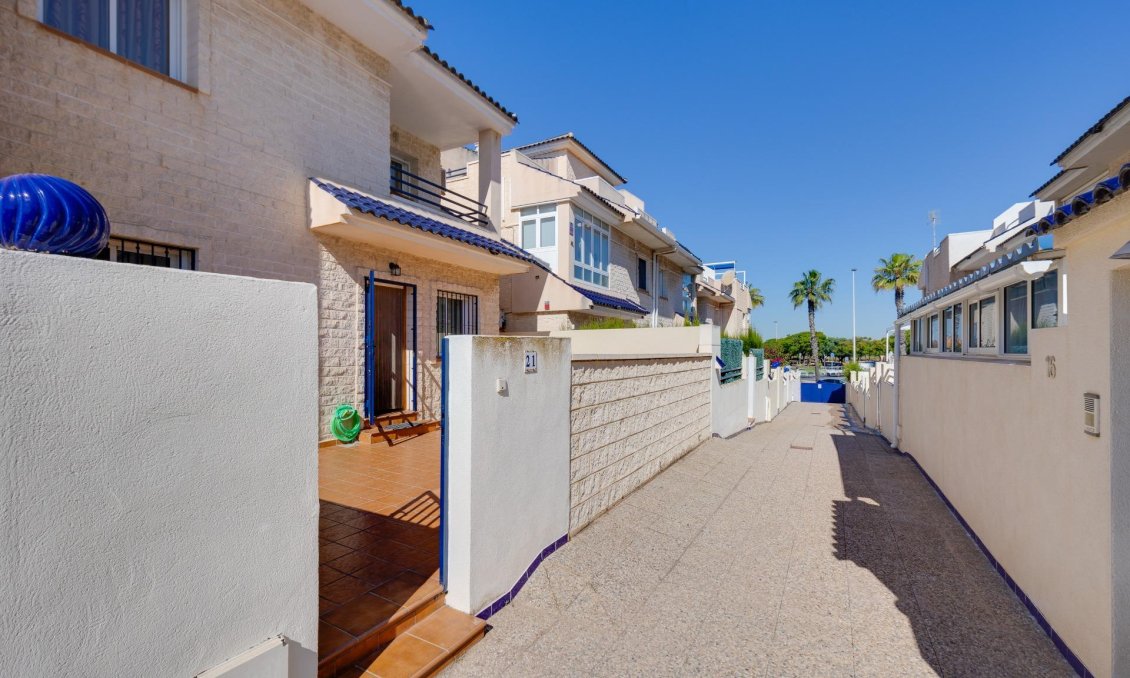 Használt Ingatlanok - Sorház -
Torrevieja - La Veleta